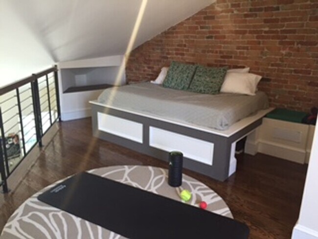 Photo - 1 bed 1.5 bath with roof deck, no undergrads, central air, W/D in unit
