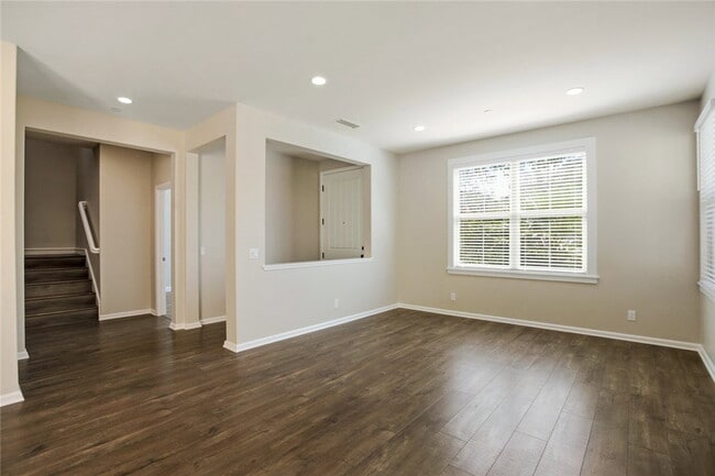 Photo - 55 Jade Flower