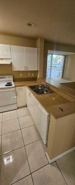 Photo - 4767 Via Palm Lakes Unit 201