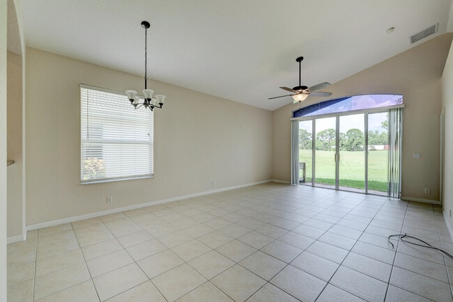 Photo - 688 Stanford Ln