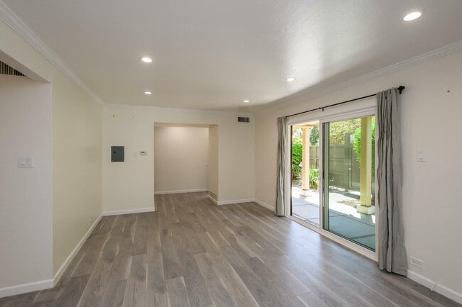 Photo - 5105 Admiralty Ln Unidad 5105