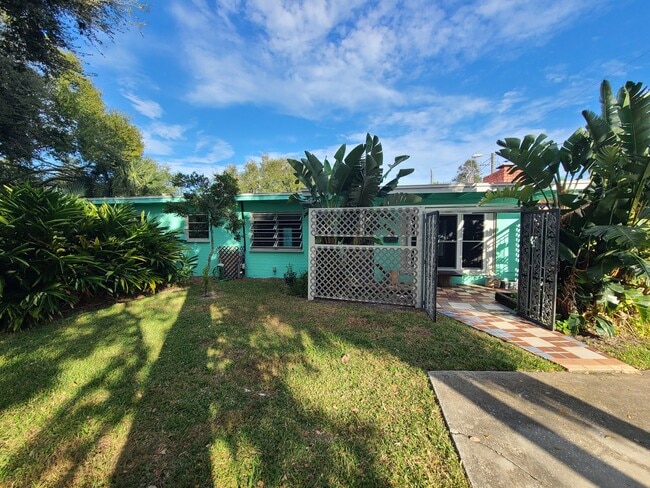 Building Photo - 1703 John Anderson Dr