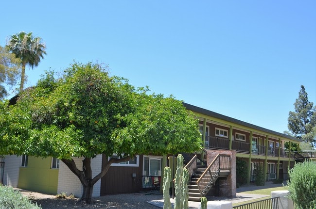 Photo - 326 W Earll Dr