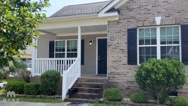 Building Photo - 345 E Village Dr