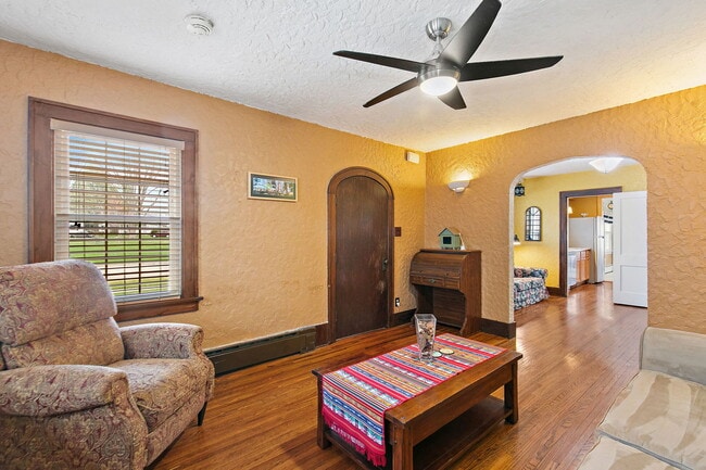 Photo - 811 Ellwood Ave