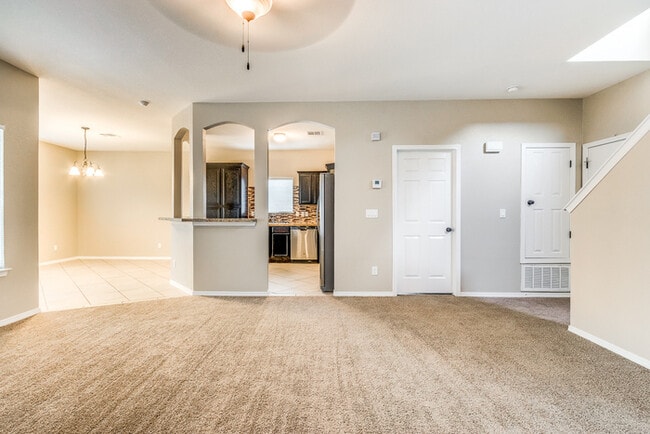 Photo - Gorgeous 4 Bedroom Home In Horizon with Refrigerated Air!