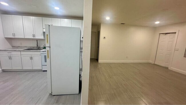 Photo - 3373 Hi St Unidad 3367