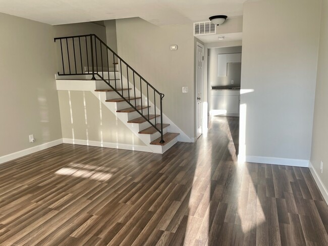3122 Brickdale Ln Unidad B
