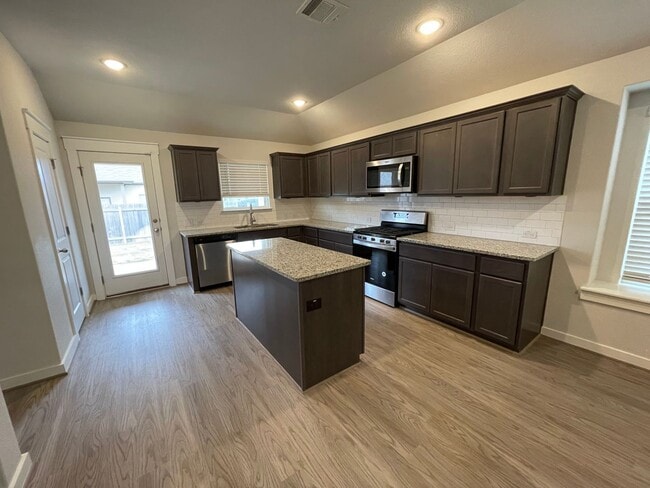 Photo - Move-in Ready in sought-after Larkspur Community!