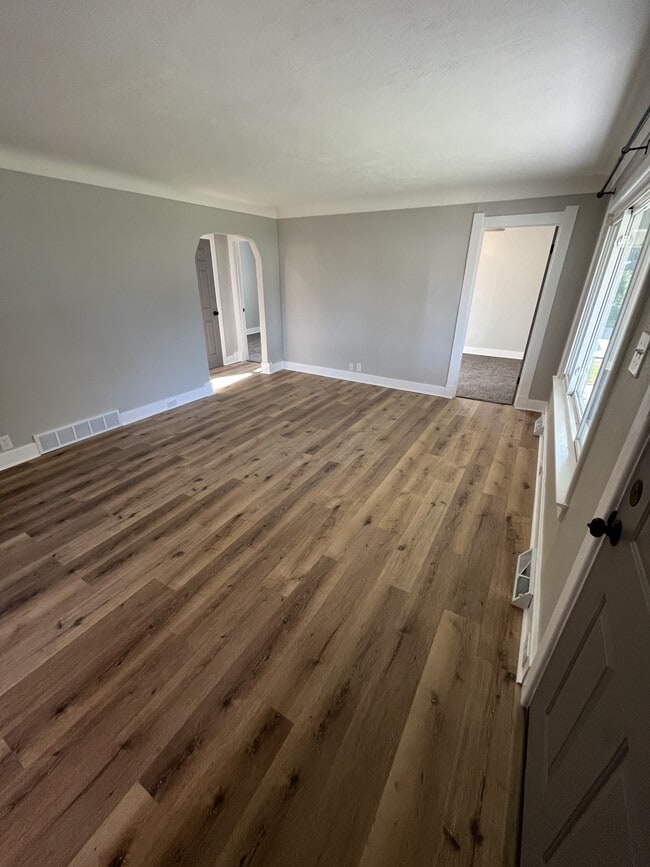 Photo - 5333 Collomore Rd