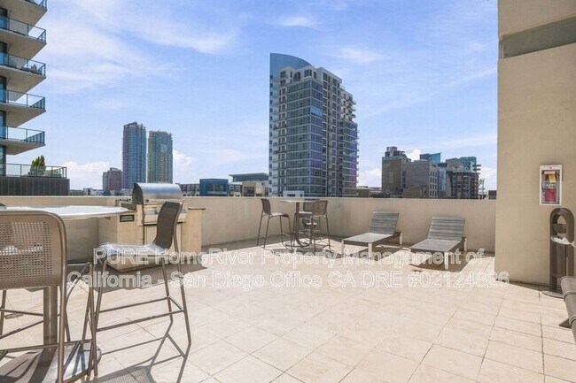 875 G St