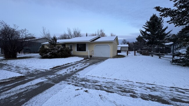 Building Photo - 110 N Yellowstone Ave