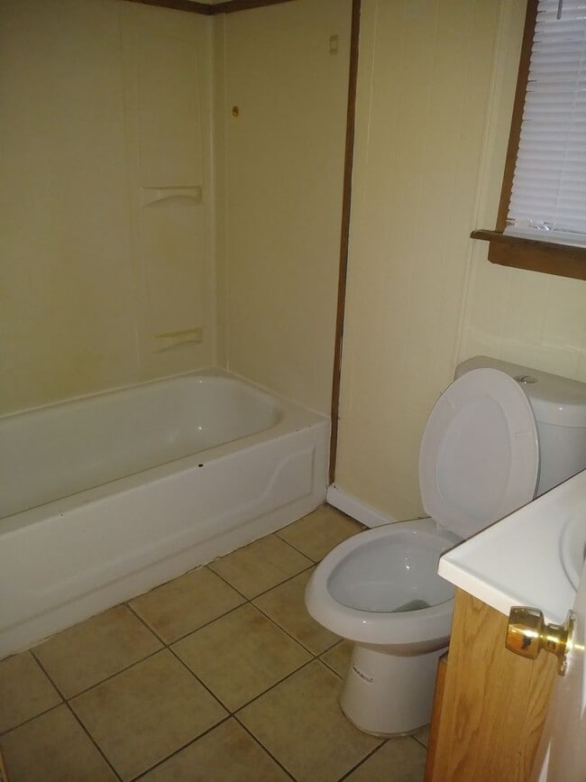 Photo - Cozy 2 Bedroom House - No Gas Bill