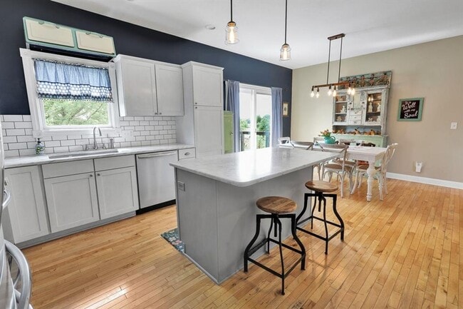 Photo - Spacious 5-Bedroom Retreat for Rent – Privacy, Comfort, and Scenic Views!