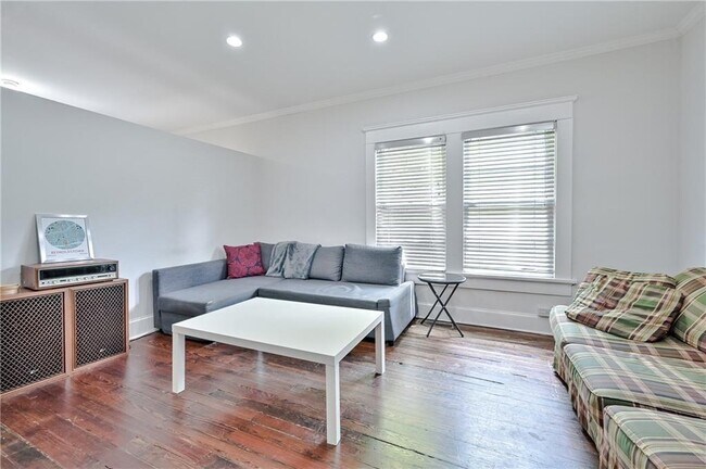 Photo - 1070 Wylie St SE