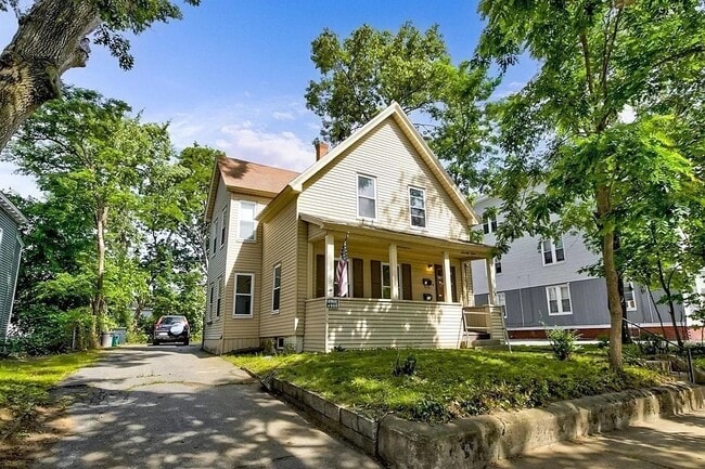 Building Photo - 78 Birch St Unit 2