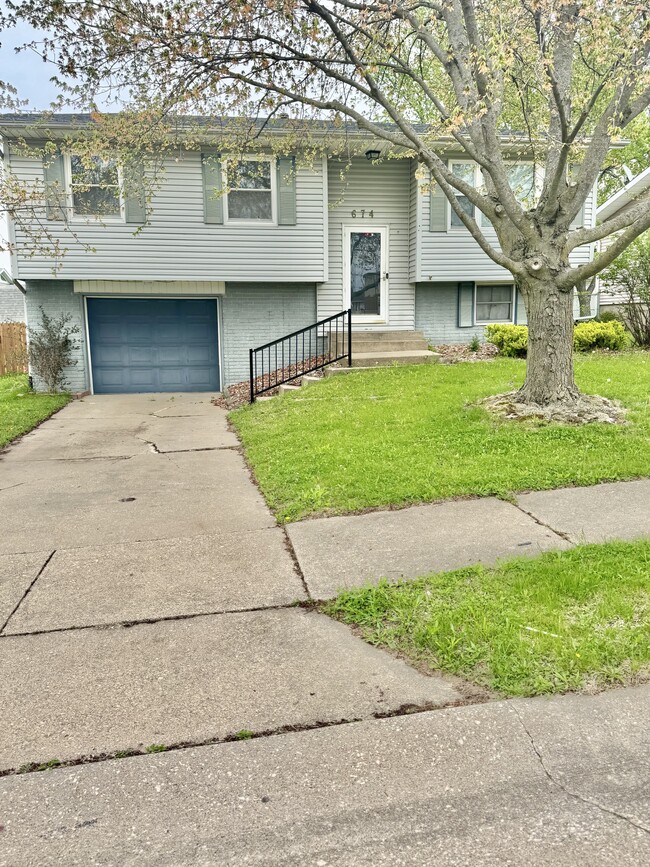 Photo - 674 W 64th St House