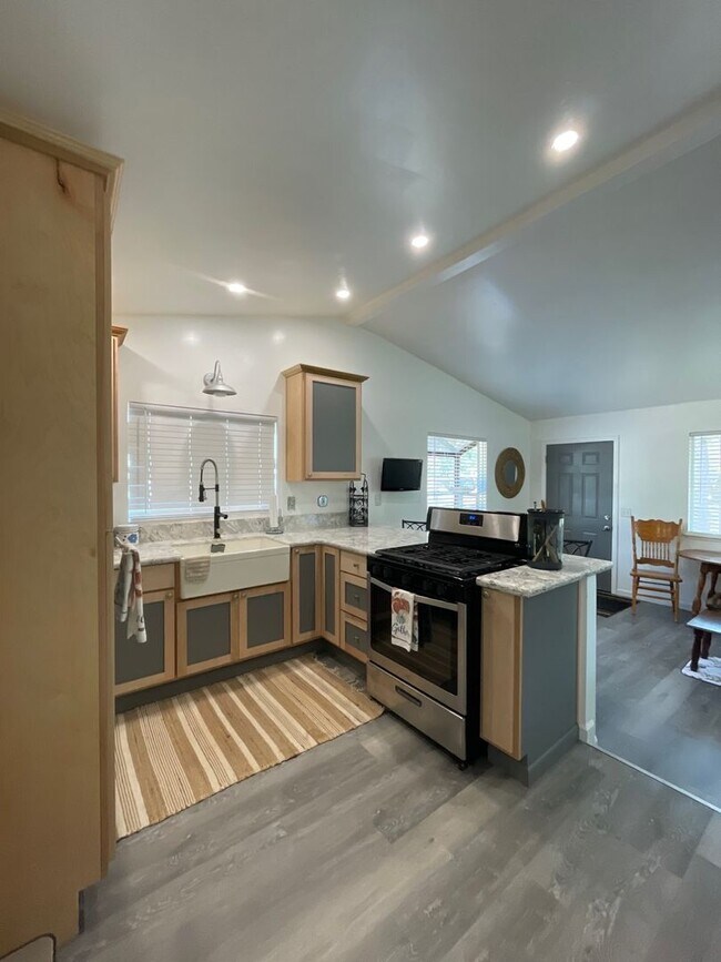 Photo - 166 Gold Ave