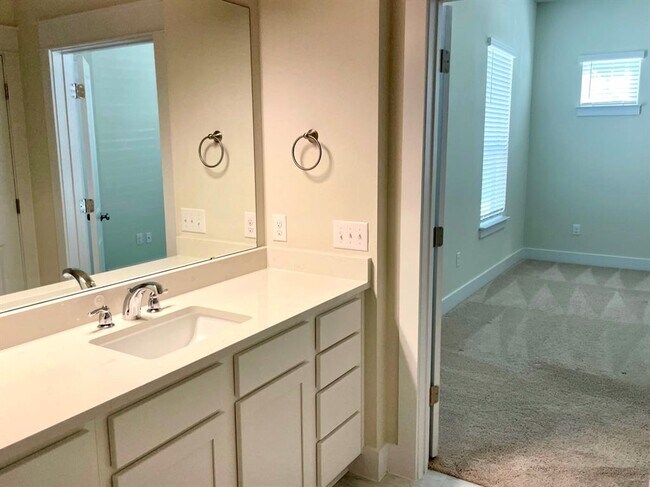 Photo - 13501 Metric Blvd Unit 34