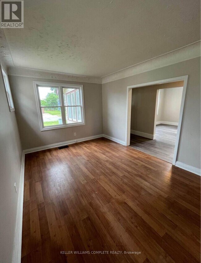 Photo - 6083 Dunn St