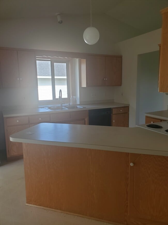 Photo - 1157 Atwood St S