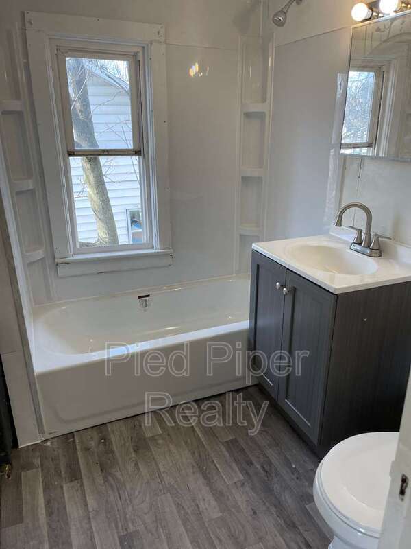 320 W Clark St