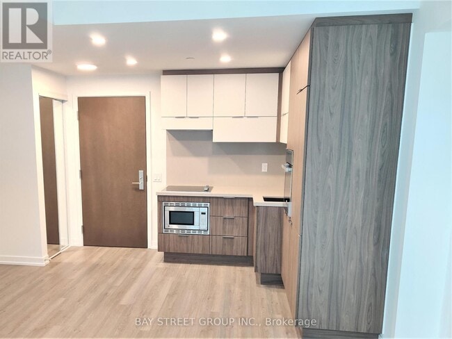 Photo - 39 Roehampton Ave Unit 2807