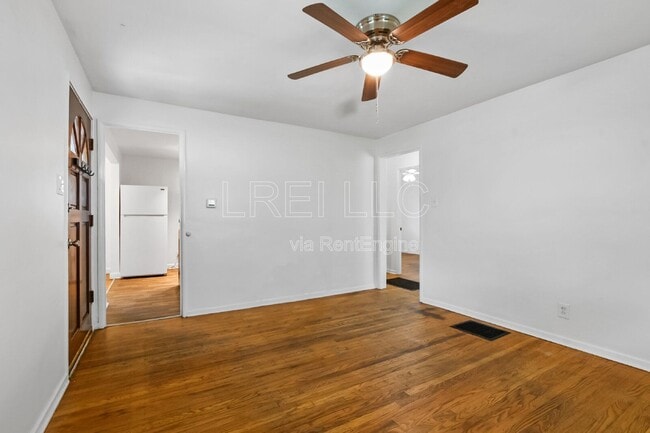 Photo - 702 Compton St