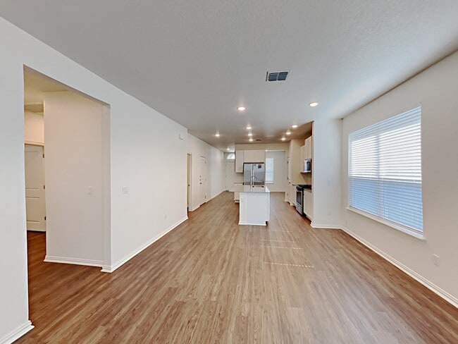 Photo - 437 Pebble Bend