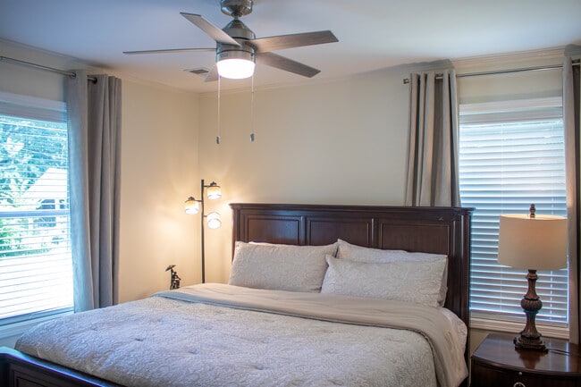 Photo - 2324 Oliver Ave