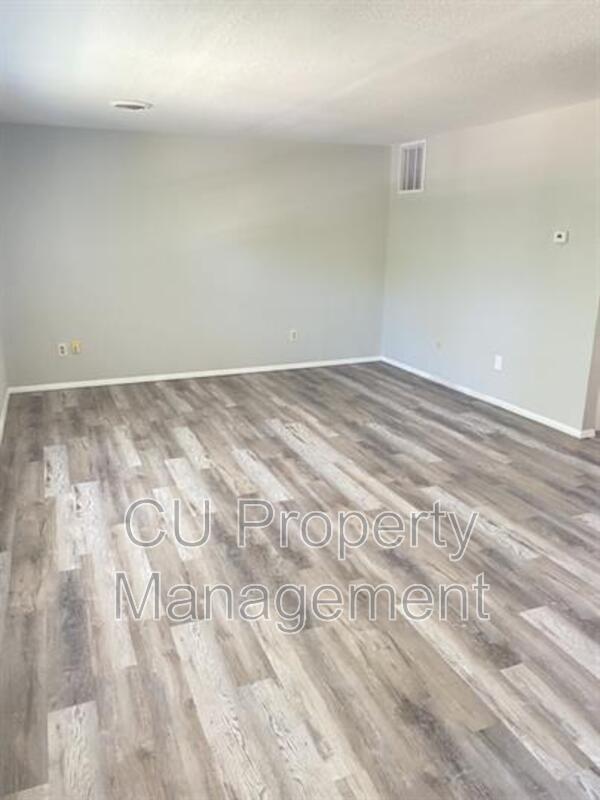 Photo - 705 Hollycrest Dr