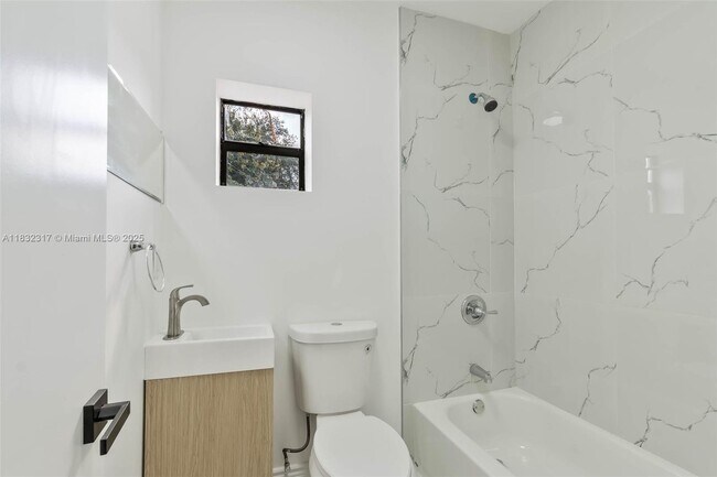 Photo - 583 NW 47th Terrace Unidad R