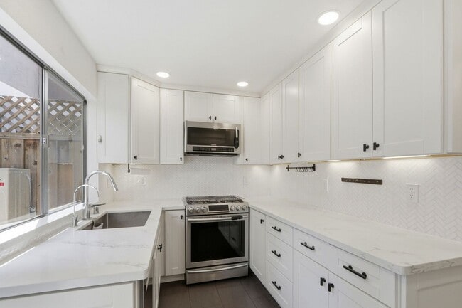 Photo - Beautifully Remodeled 3BD Townhome | Multi-Zone A/C | Private Patio
