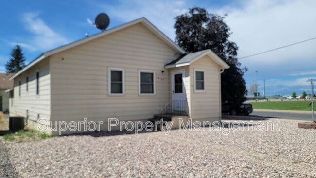 Photo - 102 A St