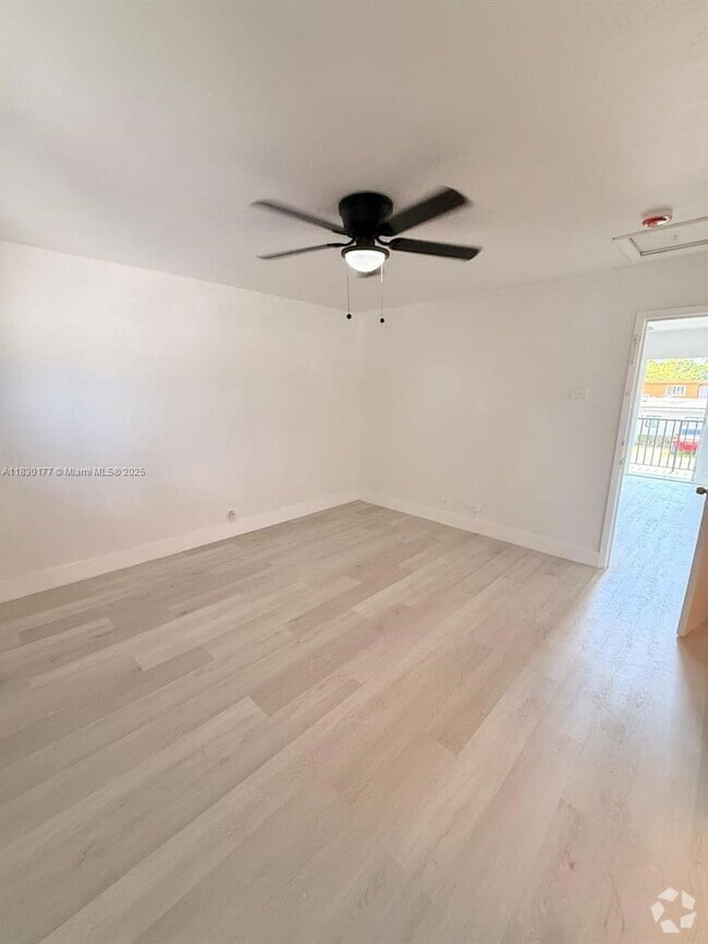 Building Photo - 3020 NW 21st Ave Unit 8 Rental