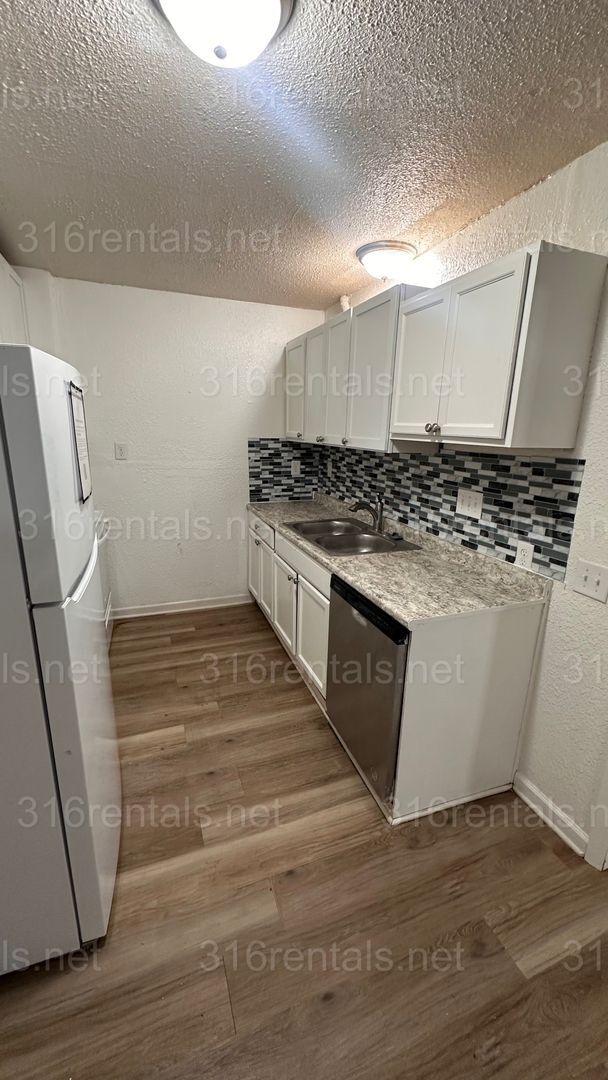 Photo - $1000 - 3 bed 1 bath - Single Family Home