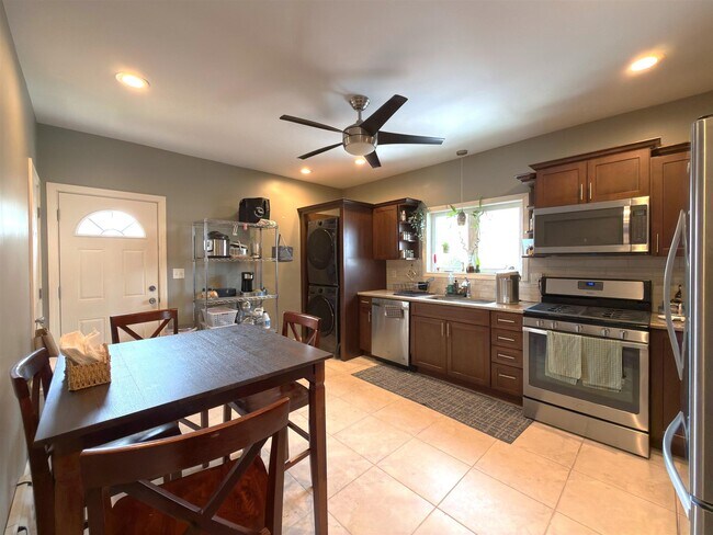 Photo - 9 Amaranth Ave Unit 2