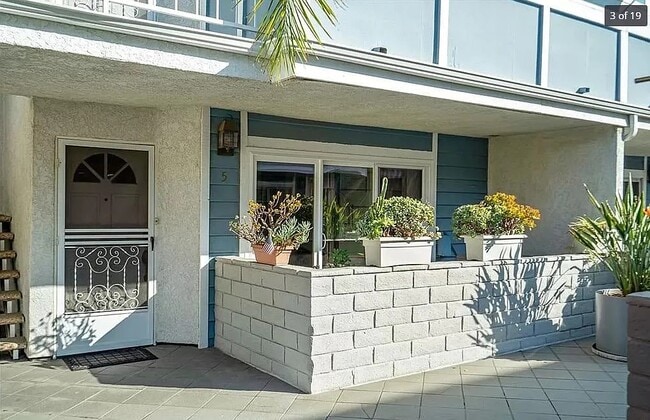 Photo - 18427 Vincennes St Unit 5