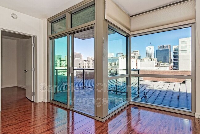 Photo - 800 The Mark Ln Condo Unit #403