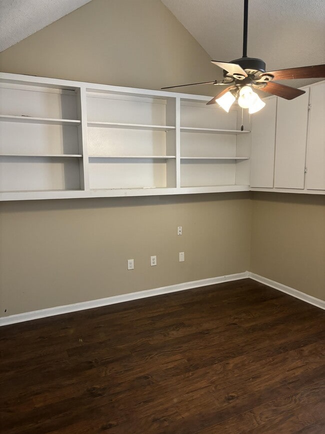 Photo - 15550 Riverdale Ave E