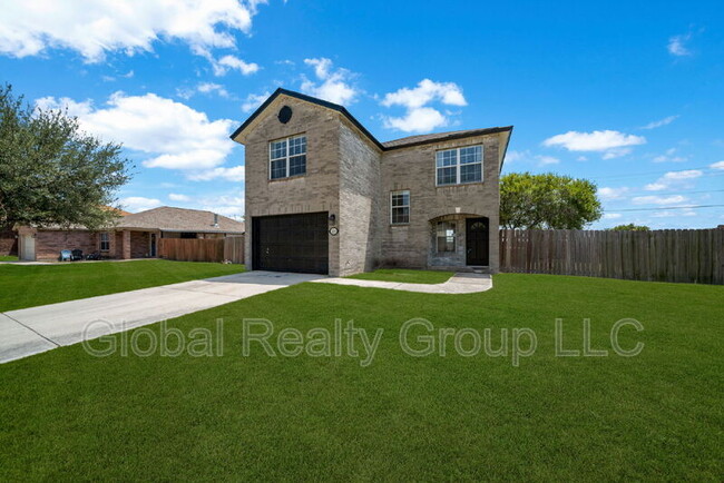 Photo - 215 Chisholm Trail