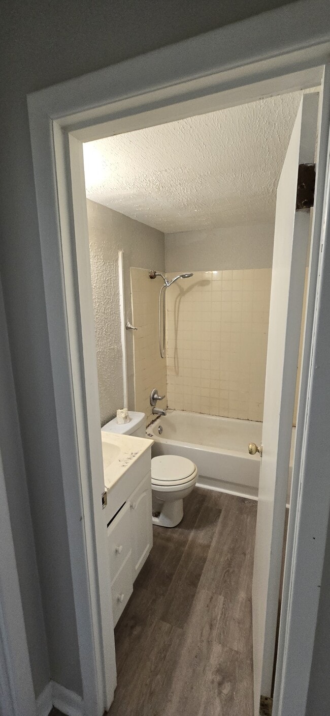 Photo - 744 Oakwood St