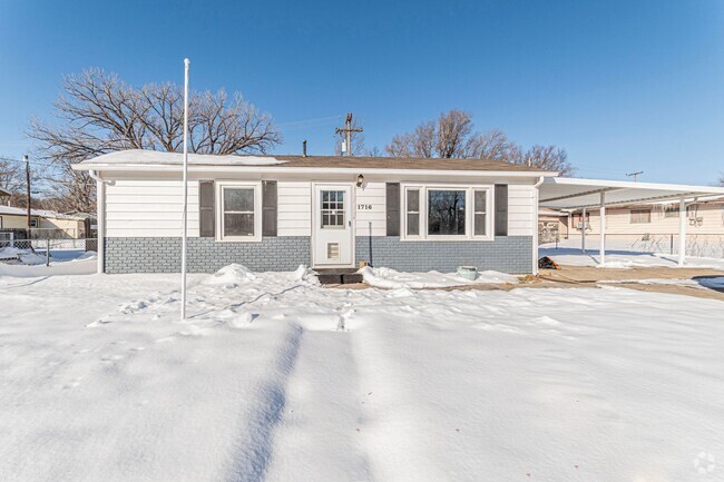 Building Photo - Fully Fenced in Yard Rental