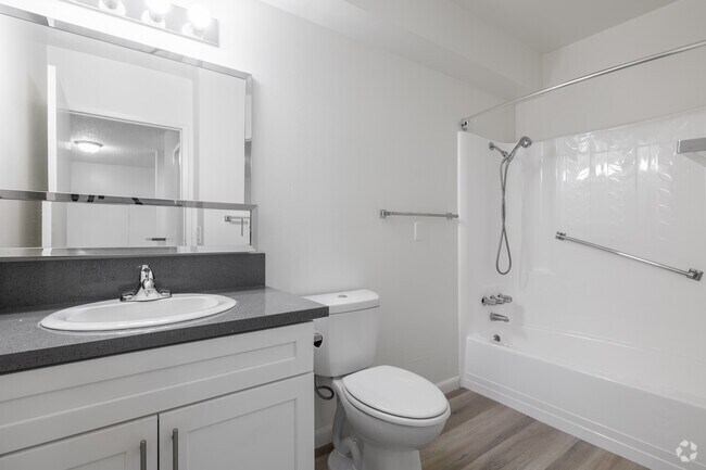 1BR, 1BA - 550SF - Bathroom