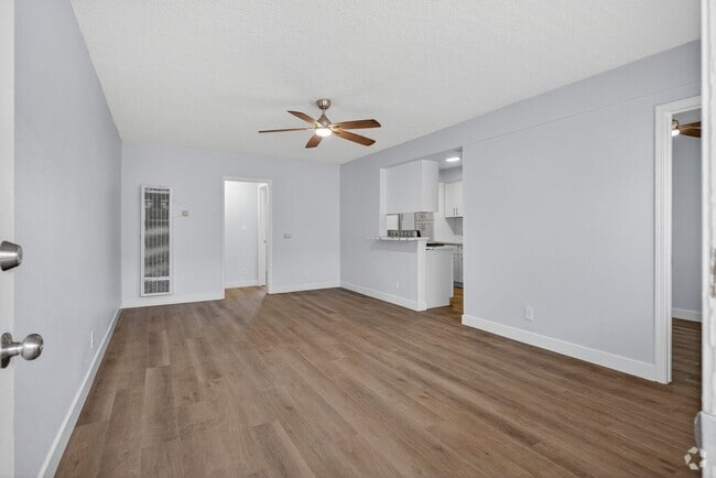 Building Photo - 811 Gardenia Ave Rental