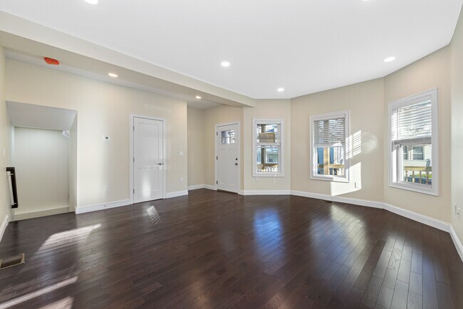 Photo - 161 4th St Unit 1