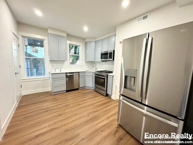 Building Photo - 147 E Cottage St Unit 1