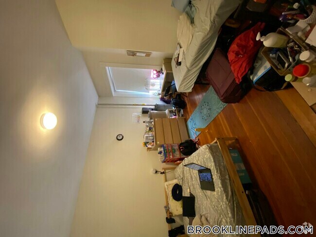 Building Photo - 1595 Beacon St Rental