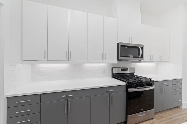 Photo - 2103 Holman St