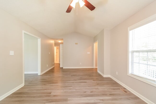 Photo - 1256 Grovewood Dr